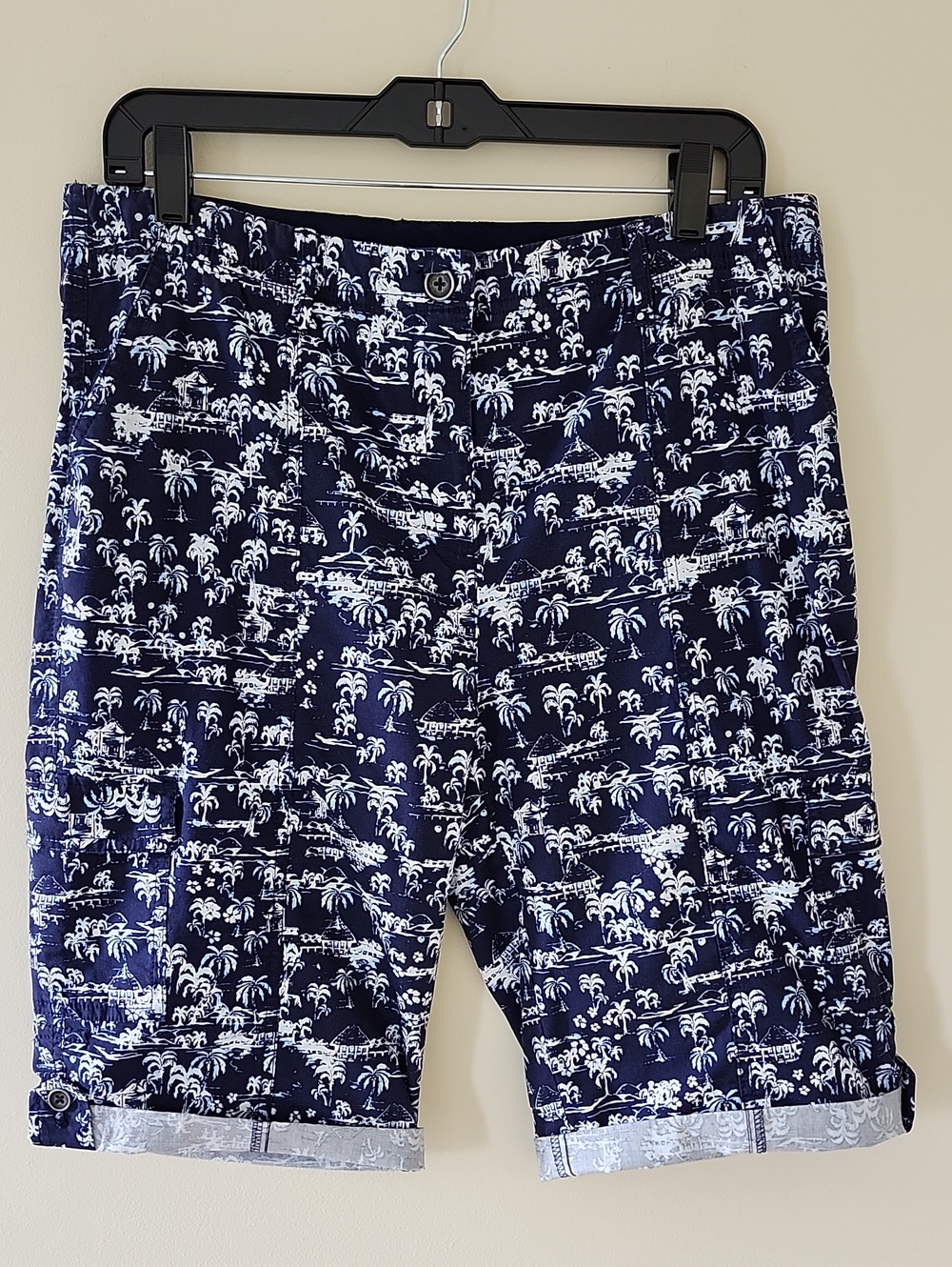 Chico's Navy and White Palm-Print Shorts - Size 1.5 (US 10)